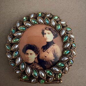 Edgar Berebi Limited Edition round frame with pearls and stones